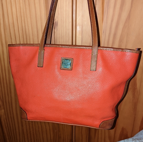Dooney and Bourke pebble grain leather Charleston shopper. - Picture 5 of 15